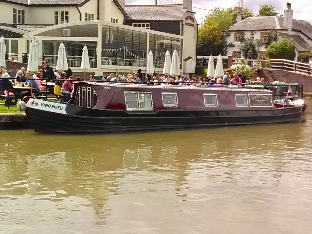 Canal Boat Holidays UK 2026: Routes, Costs & Tips